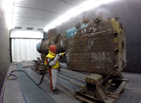 Дробеструйная камера в Цехе реконструкции железнодорожного транспорта при Музее Свердловской железной дороги